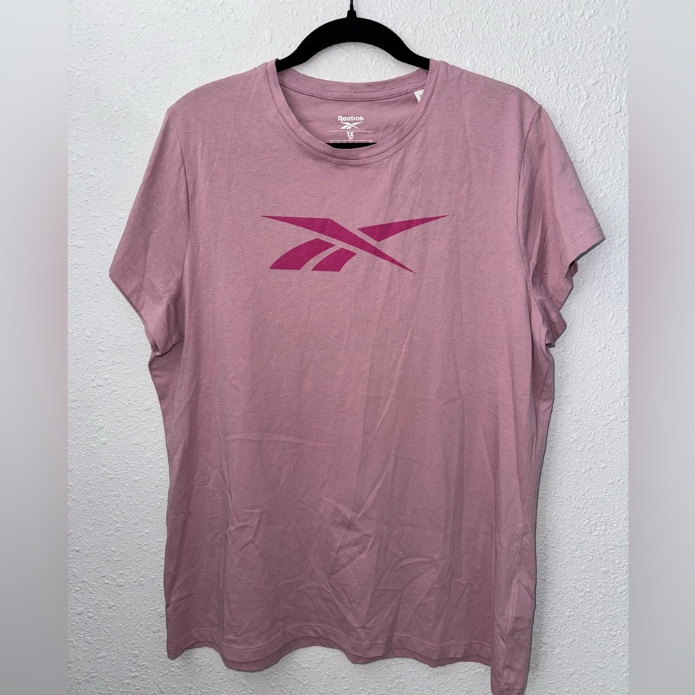 NWT Reebok T- shirt
